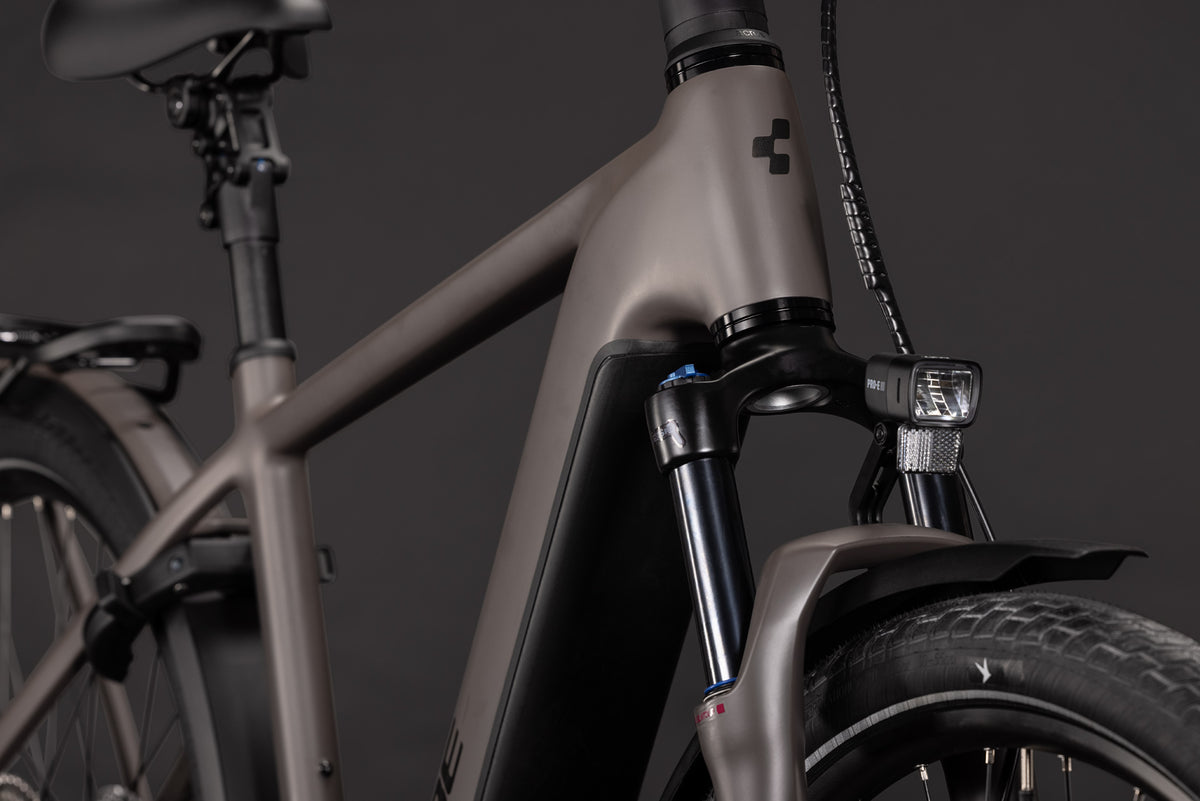 Cube Kathmandu Hybrid ONE 800