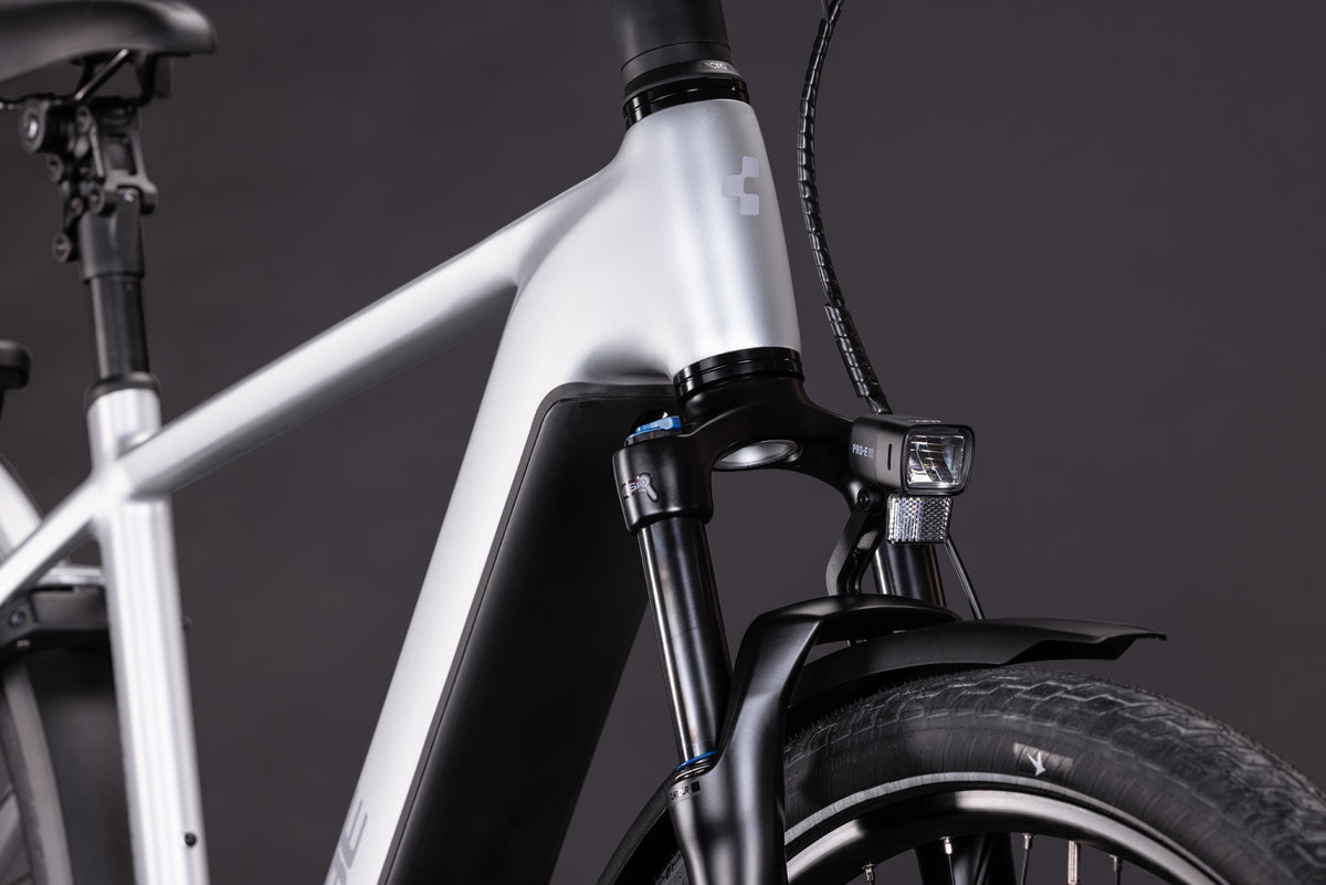 Cube Kathmandu Hybrid ONE 800