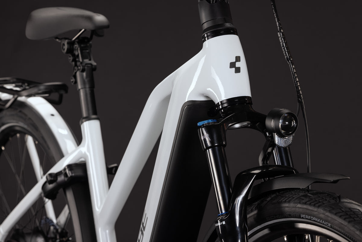 Cube Kathmandu Hybrid Deluxe Pro 800  Trapeze
